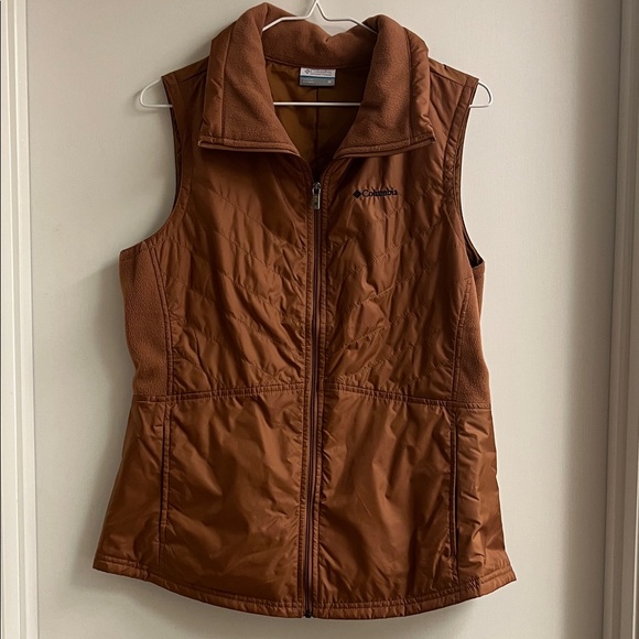 Columbia Women's Tan Quilted Vest - Picture 1 of 4